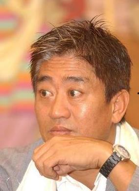 柯受良吃瓜看娱乐圈,吃瓜看娱乐圈，揭秘明星幕后故事